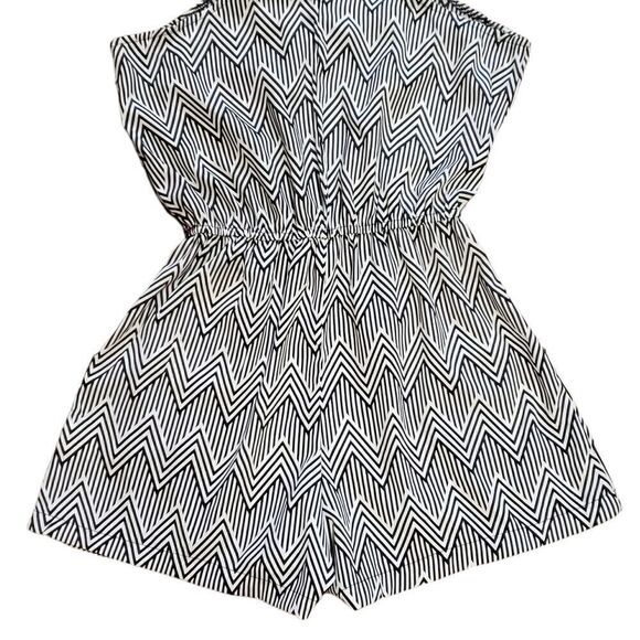 City Triangles Black & White Chevron Print Racer Back Romper Size S - Picture 6 of 14